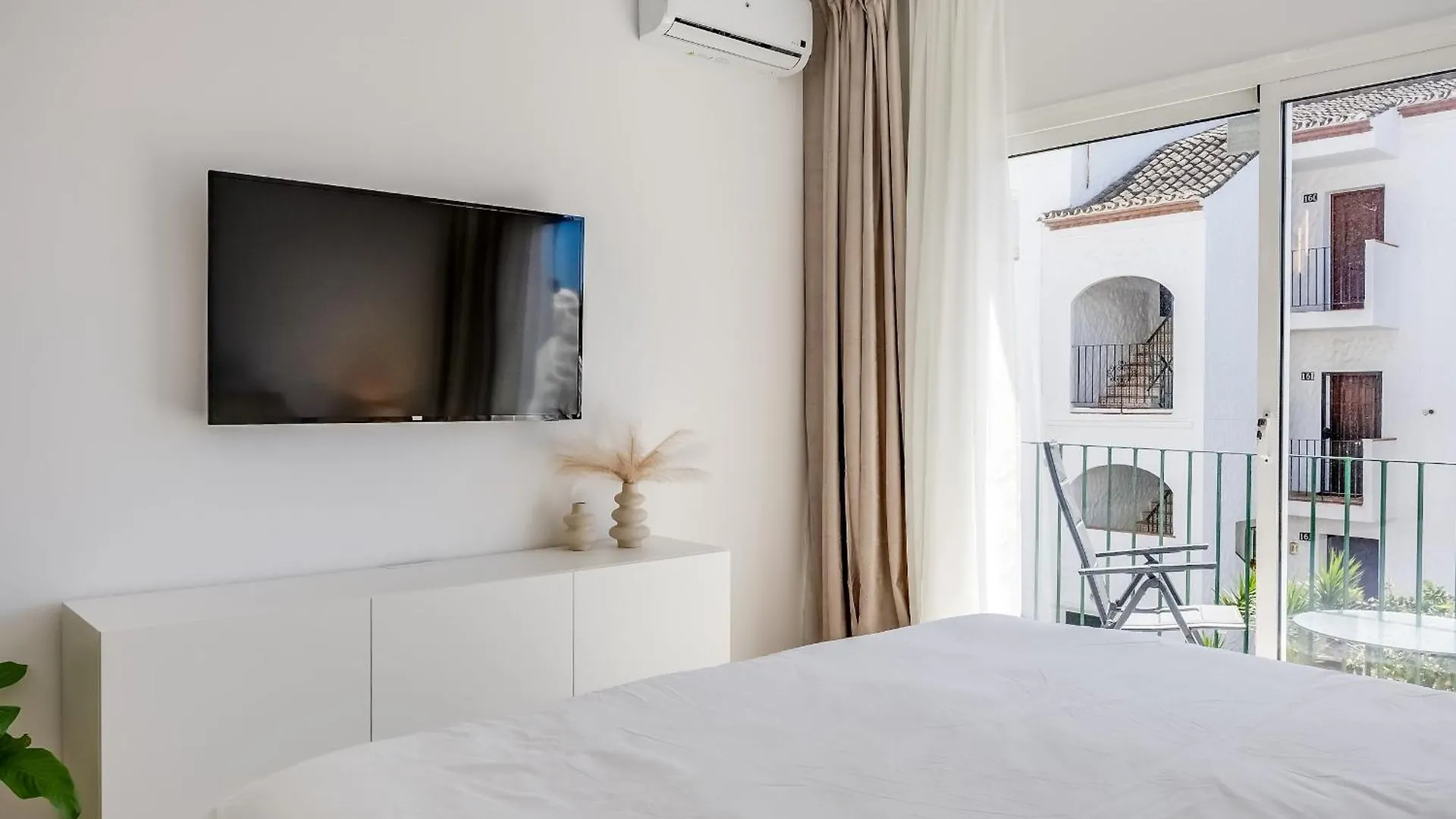 Heerlijk Appartement Op Loopafstand Van Het Strand 埃斯特波纳 西班牙