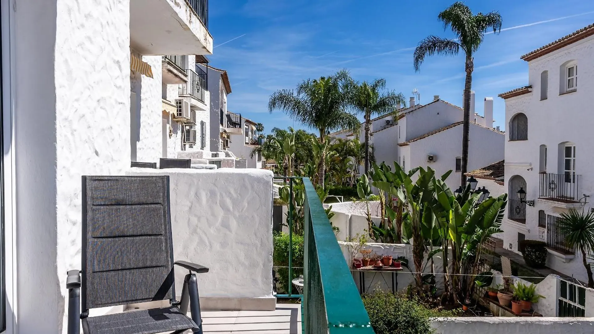 Heerlijk Appartement Op Loopafstand Van Het Strand 埃斯特波纳 公寓