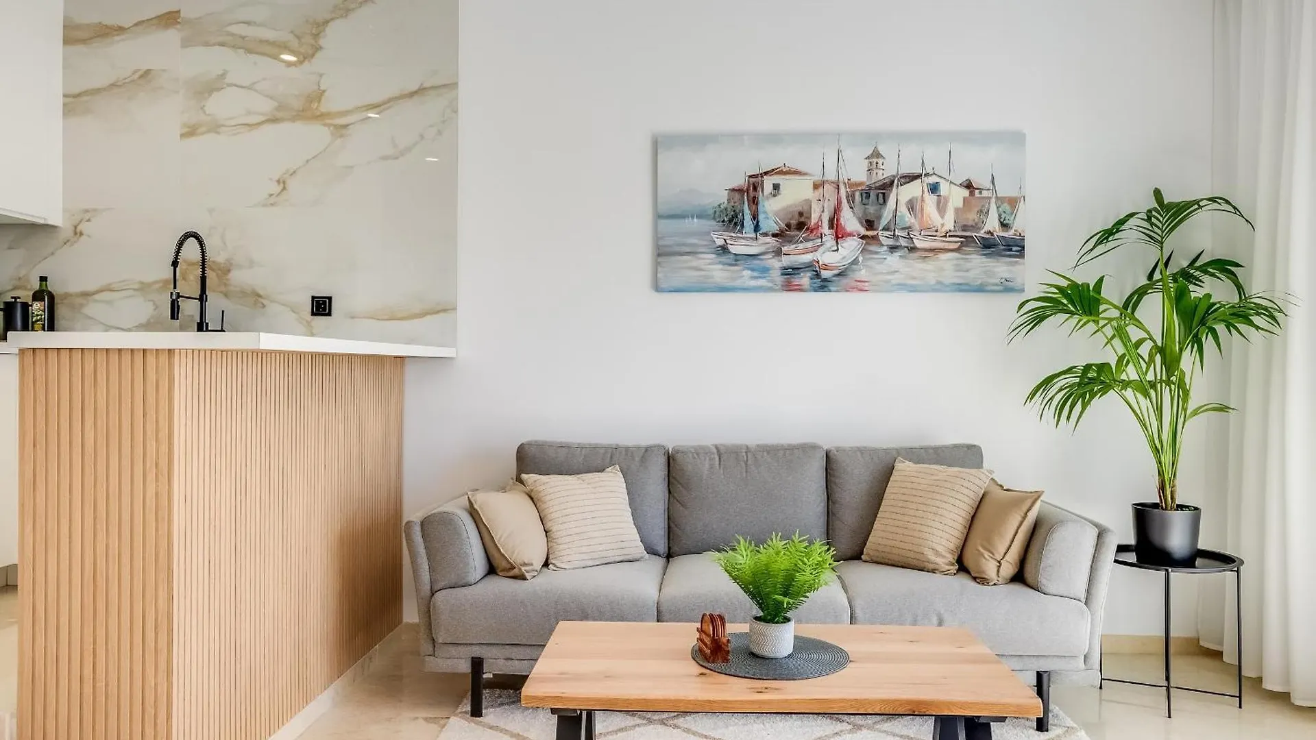 公寓 Heerlijk Appartement Op Loopafstand Van Het Strand 埃斯特波纳 西班牙