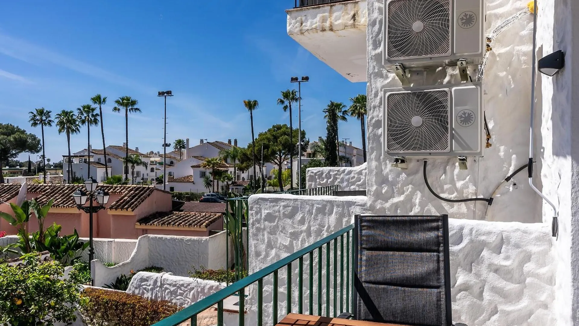 Heerlijk Appartement Op Loopafstand Van Het Strand 埃斯特波纳 公寓